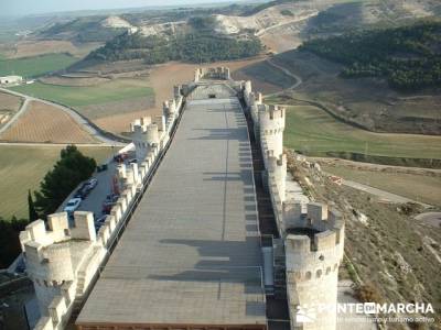 Castillo de Peñafiel - Viaje enológica a Ribera del Duero; senderistas madrid